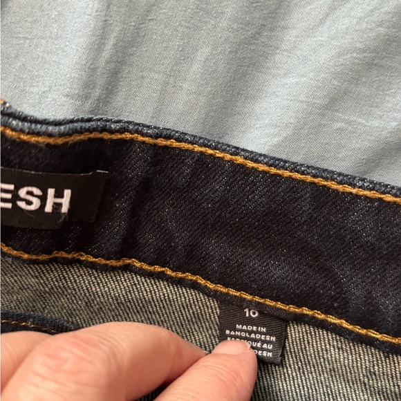 🖤Classic Dark Denim Skirt With Stretch - Picture 5 of 7